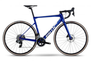 BMC TEAMMACHINE SLR VIER SRAM RIVAL ETAP AXS 12V 700MM BLAU GEBUeRSTETES 2022 RENNRAD.jpg