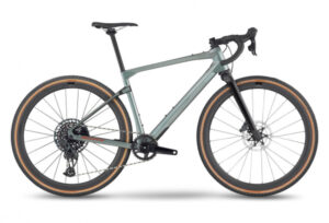 BMC URS LT TWO GRAVEL BIKE SRAM RIVAL ETAP AXSGX EAGLE AXS 12S 700 MM METALLIC MOSS GREY 2023.jpg